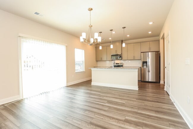 Photo - 3610 Mathewson Way