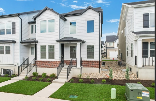 Building Photo - Pet-Friendly End-Unit Townhome in Lehi.