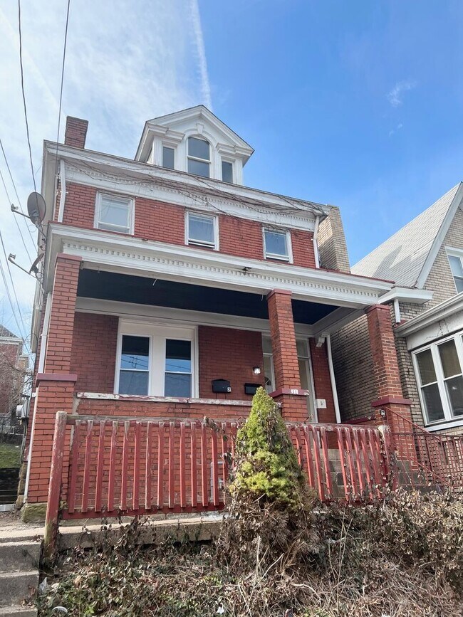 Building Photo - 135 Koehler St Unit 1