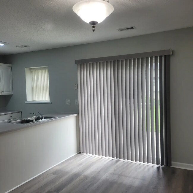 Photo - 2405 King Arthurs Ct