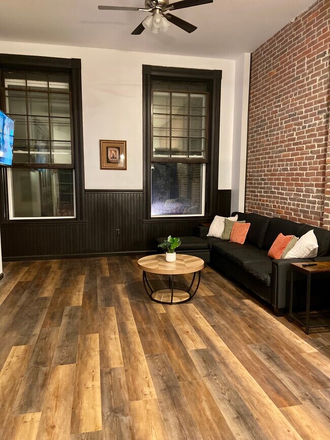 Photo - 36 W 4th St Unit Apt 1