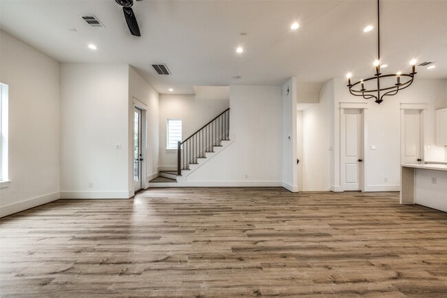 Photo - 948 Fisher St