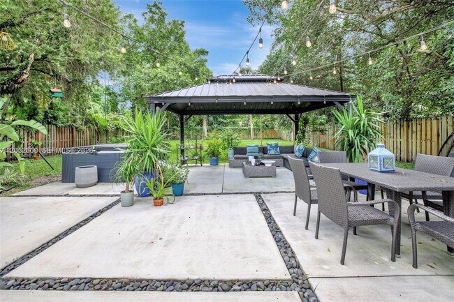 Southwest 15th Street, Fort Lauderdale, FL 33315 - 2 BR 1 BA house