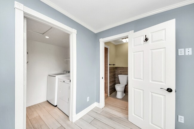 Building Photo - 3758 Tanglewilde St Unit 6