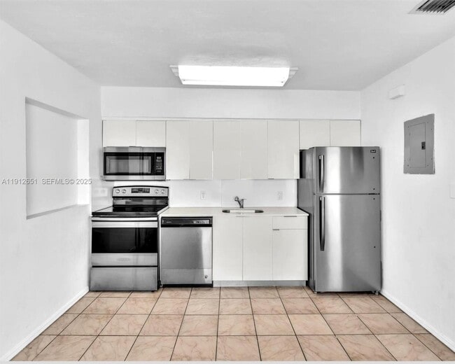 Photo - 3415 SW 15th St Unit 2