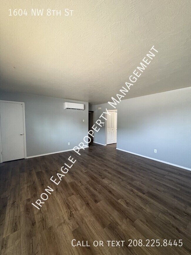 1604 8th St NW
