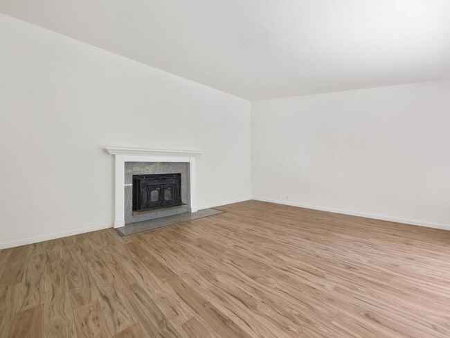 Photo - New Kitchen!! Beautiful family home w/extra room/close MS,Trader Joe's, and highway