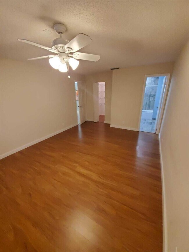 Photo - 24 Laredo Pl Unidad 1