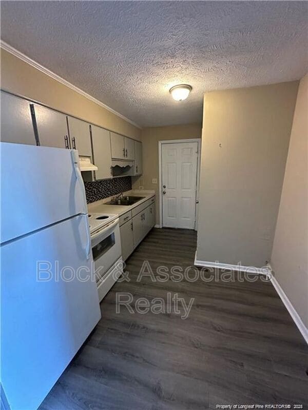 Building Photo - 4959 Fieldcrest Dr Unit H
