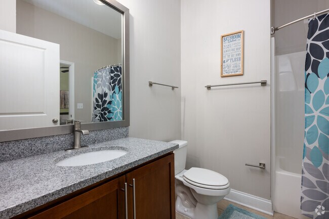 2BR, 2BA - 1044SF - Second Bathroom