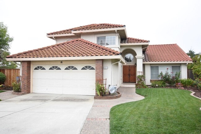 Building Photo - Beautiful 4 Bedroom 3 Bath Evergreen Home with Stunning Spacious Backyard!