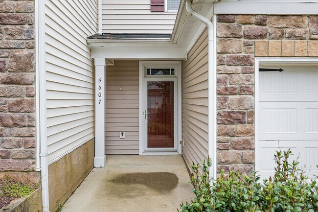 Photo - Charming 2-Bedroom Townhome Convenient to ...
