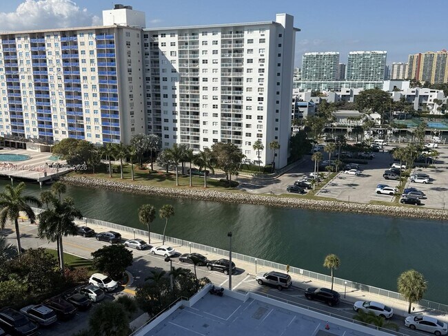 Building Photo - 500 Bayview Dr Unit 1031