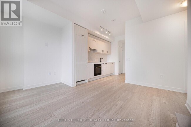 Photo - 1 Quarrington Lane Unit 804