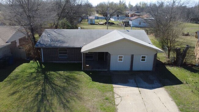 Photo - Charming 5 Bedroom House