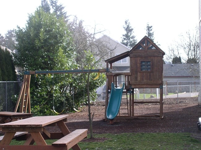 Magnolia Court - Portland Oregon - Magnolia Court