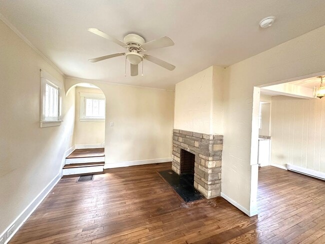 Photo - 2 Bed 1 Bath home in Beechview - Close to Downtown, Public Transit - Available June