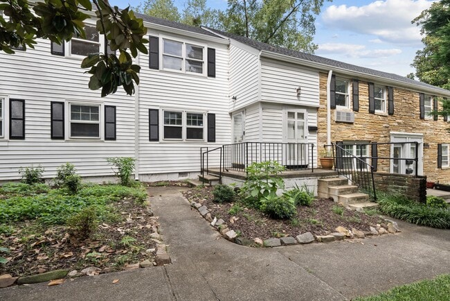 Photo - 975 St Marys St