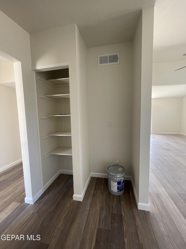 Photo - 4449 Finch Way