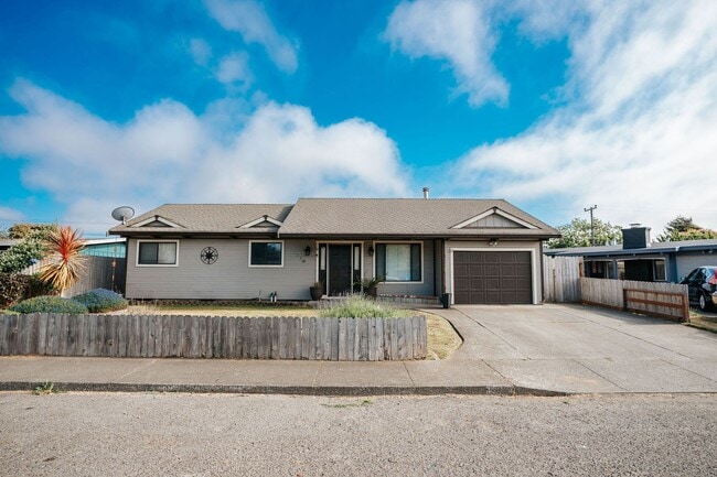 Single Family Home in Mckinleyville! - Single Family Home in Mckinleyville!