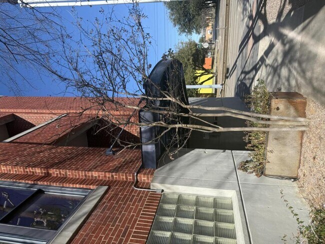 Photo - 2502 Live Oak St