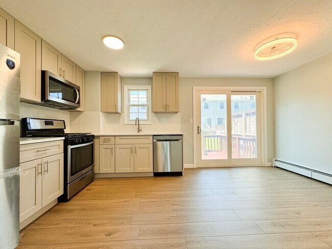 9 Lydon Ln