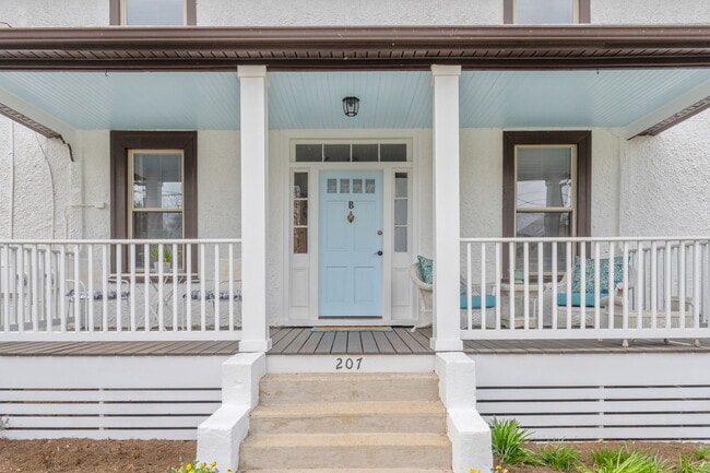 Building Photo - 207 Douglas Ave Unit B