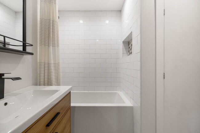 Photo - 1011 Beacon St Unidad 4