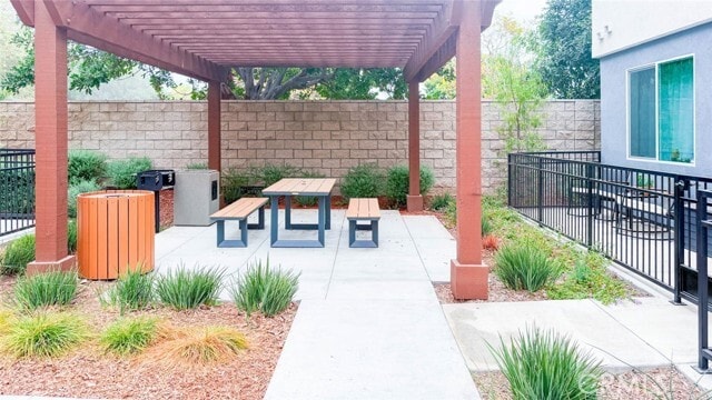 1814 E 1st St Unit 330