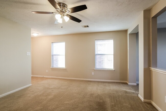 Photo - 8107 Sanders Glen Ln