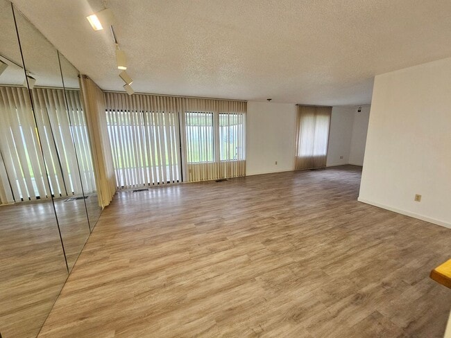 Photo - 1 Bedroom Condo on the Golf Course! Unit 206