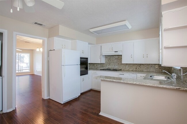 Photo - 7010 Kingsbury Dr