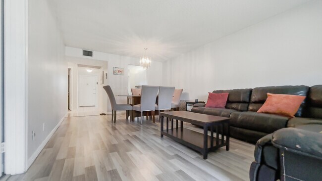 Photo - 1200 SW 124th Terrace Unidad 208o