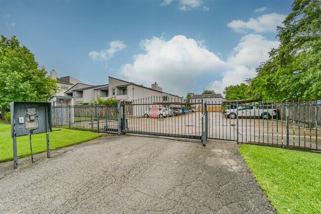 5917 Fairdale Ln Unit 10