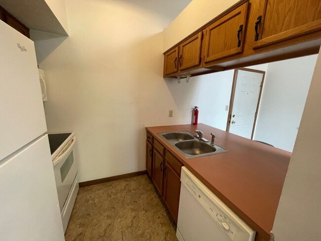Photo - Leslie Manor Apartments