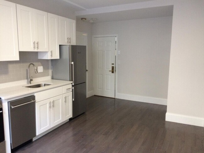 Photo - NO FEE!! BACK BAY 1 BEDROOM WITH LAUNDRY IN-UNIT & RENOVATED KITCHEN