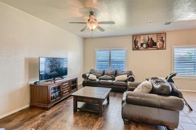 Photo - 1629 Kings Glen Ln