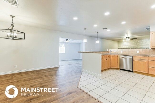 Photo - 1335 E Ellis Cir