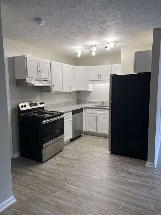 Step inside Arbor Terrace and see the modern kitchen designed for your culinary needs. With sleek finishes and ample space, itÃ¢â‚¬â„¢s a perfect blend of style and functionality. DonÃ¢â‚¬â„¢t miss out on finding your new homeÃ¢â‚¬â€schedule a tour today! - Arbor Terrace