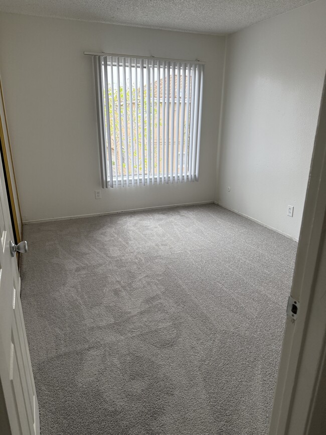 Building Photo - 14133 Lemoli Ave Unit 3RD FLOOR Rental