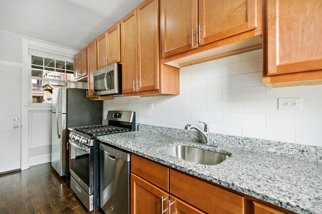 Photo - 1100 W Glenlake Ave Unit 2