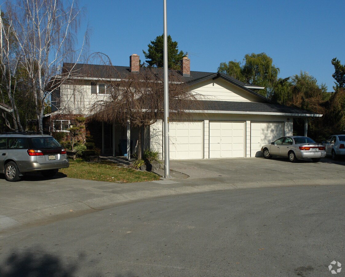 Photo - 4149-4151 Byron St Apartments