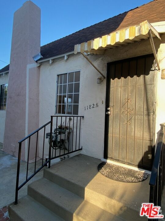 Building Photo - 1182 1/2 North Kingsley Dr- Rental