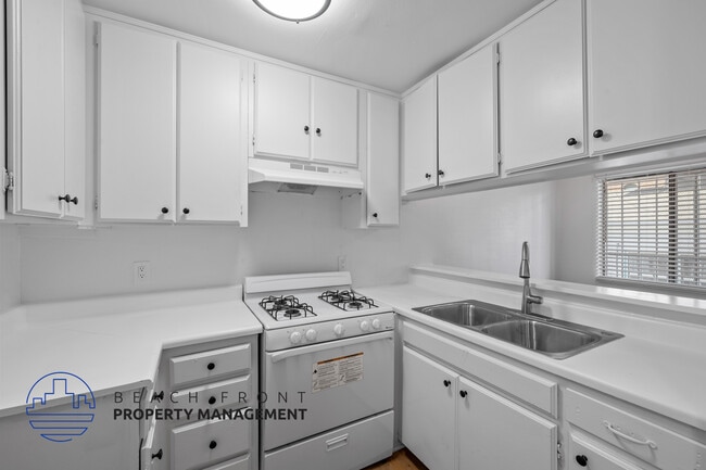 Building Photo - 2763 San Marino St. Rental