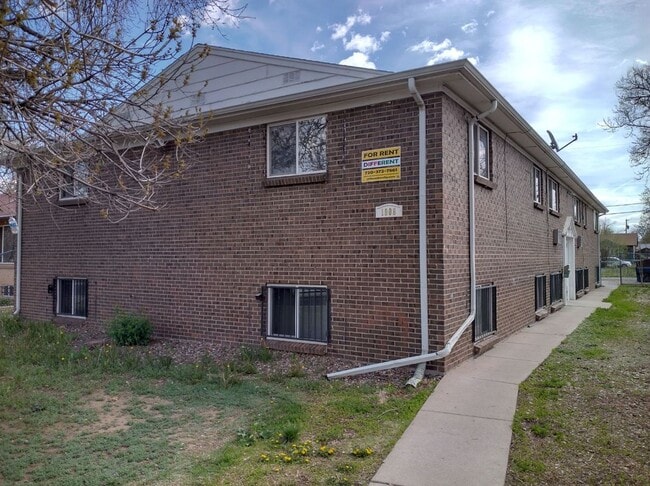 Building Photo - 1908 Clinton St Rental
