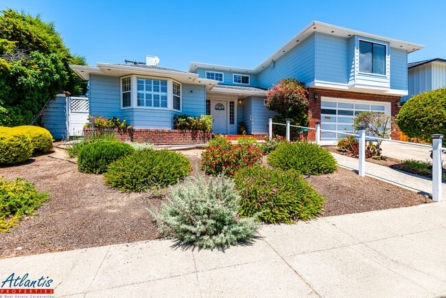 Building Photo - Beautiful Home | Desirable Location