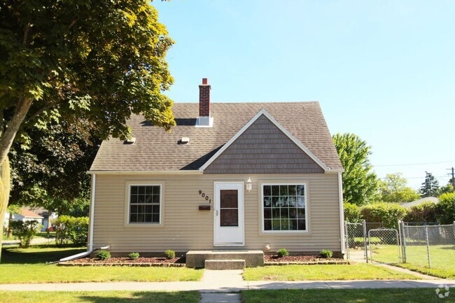 Building Photo - Spacious 3 bedroom 1.5 Bath Gem Available ... Rental