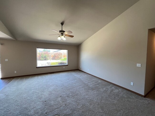 Photo - 105 Annie Pl