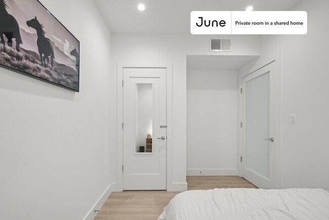 Room in Shared 4 bed/2 bath home in Dupont Circle