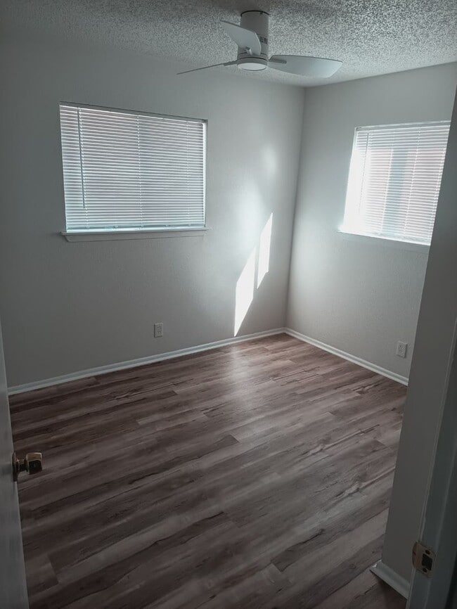 Photo - Well-Maintained Home with Modern Features in Prime Live Oak Location